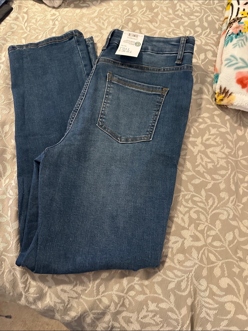 No Boundaries Straight Leg Jeans in Medium Blue